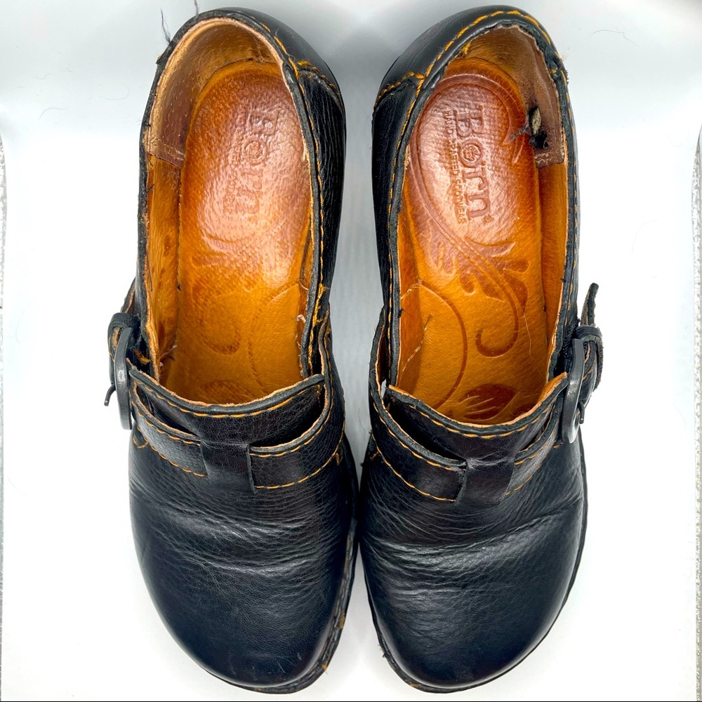 BORN women black leather closed back clogs buckle